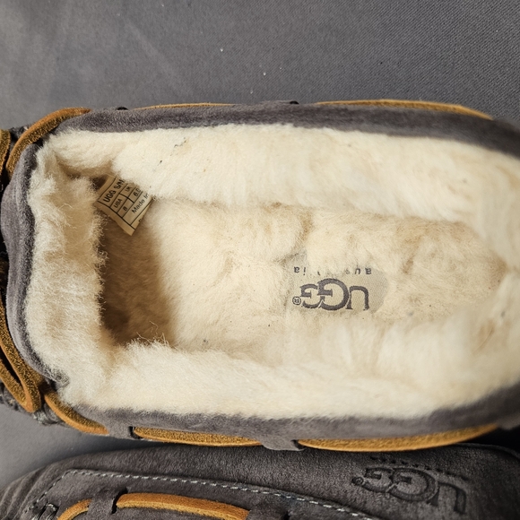 UGG Dakota Moccasins Sheepskin Slippers Women’s Size 8 / EUR 6.5 - Picture 3 of 8